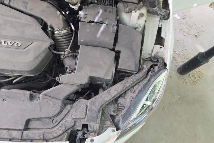 Used Volvo V40 2015 1.6T Zhiyi Edition Engine Bay Left