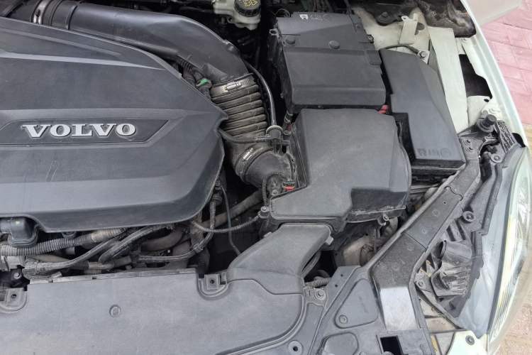 Used Volvo V40 2015 1.6T Zhiya Edition Engine Bay Left