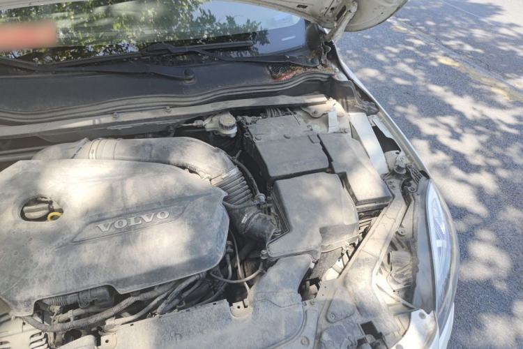 Used Volvo V40 2015 1.6T Zhiya Edition Engine Bay Left