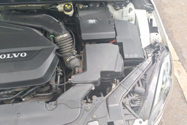 Used Volvo V40 2015 1.6T Zhiyi Edition Engine Bay Left