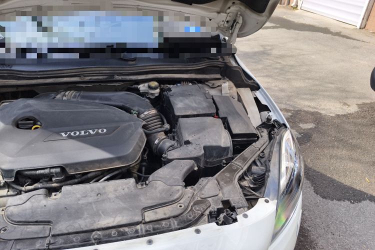 Used Volvo V40 2015 1.6T Zhiyi Edition Engine Bay Left