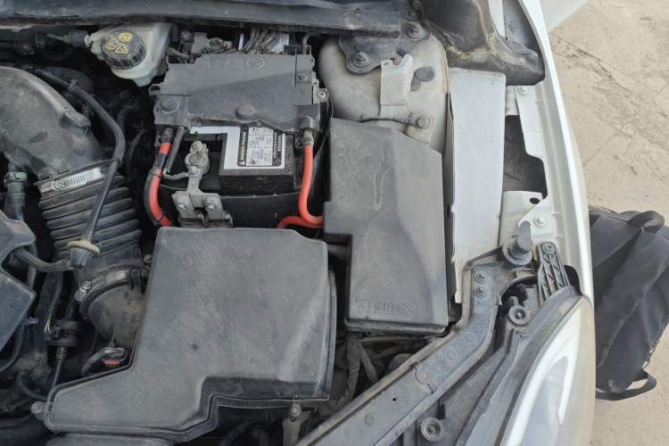 Used Volvo V40 2015 1.6T Zhiya Edition Engine Bay Left