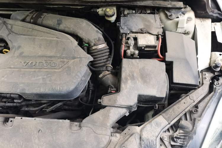 Used Volvo V40 2015 1.6T Zhiya Edition Engine Bay Left