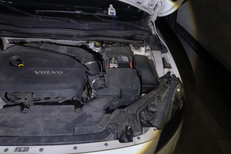 Used Volvo V40 2015 1.6T Zhiya Edition Engine Bay Left