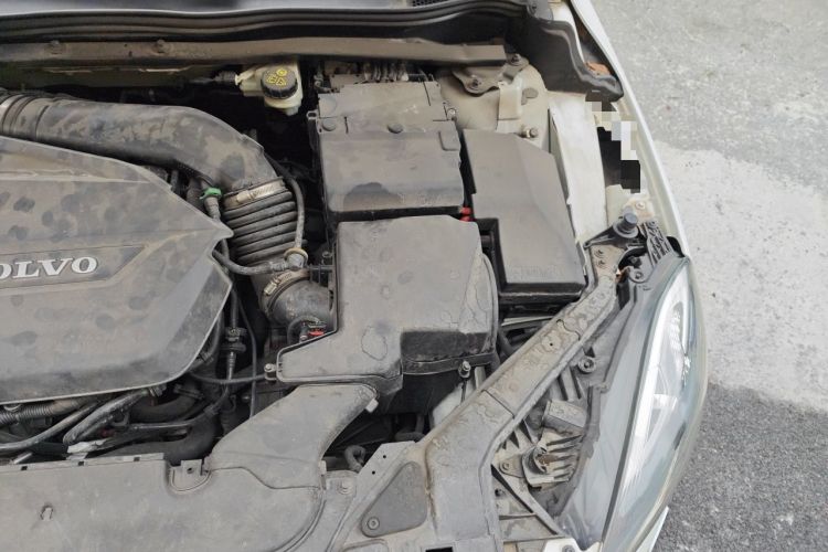 Used Volvo V40 2015 1.6T Zhiya Edition Engine Bay Left