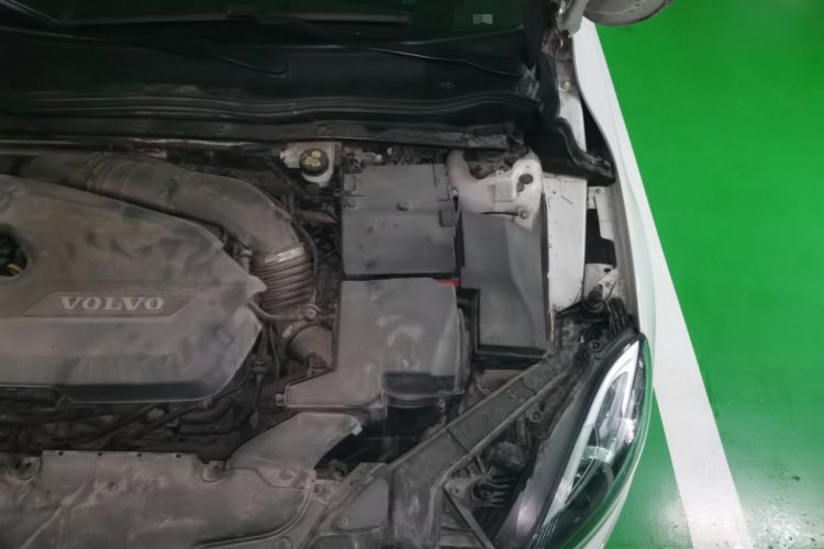 Used Volvo V40 2015 1.6T Zhiya Edition Engine Bay Left
