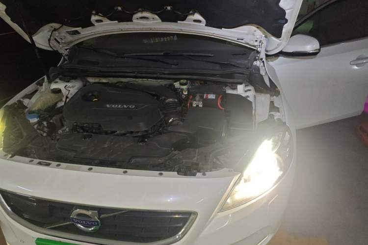 Used Volvo V40 2015 1.6T Zhiya Edition Engine Bay Left