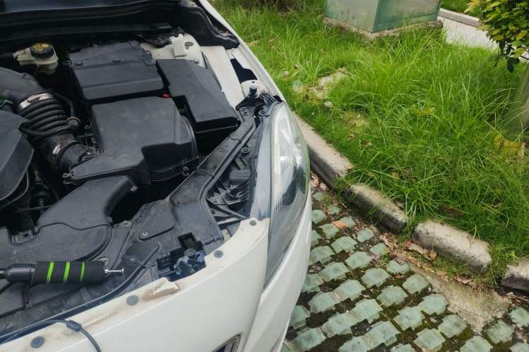 Used Volvo V40 2015 1.6T Zhiya Edition Engine Bay Left
