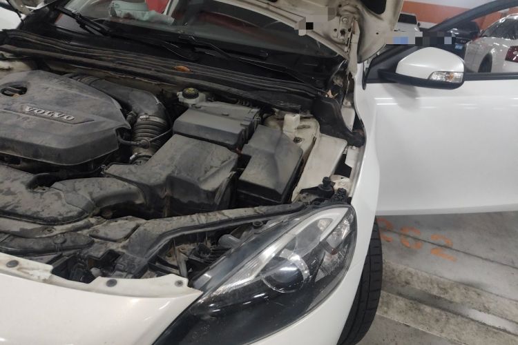 Used Volvo V40 2015 1.6T Zhiyi Edition Engine Bay Left