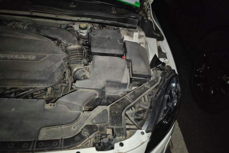 Used Volvo V40 2015 1.6T Zhiyi Edition Engine Bay Left