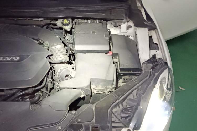 Used Volvo V40 2015 1.6T Zhiya Edition Engine Bay Left
