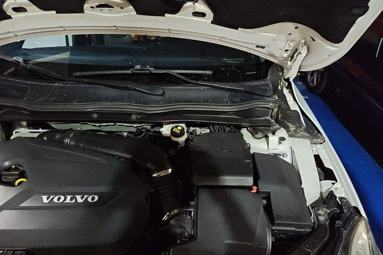 Used Volvo V40 2015 1.6T Zhiya Edition Engine Bay Left