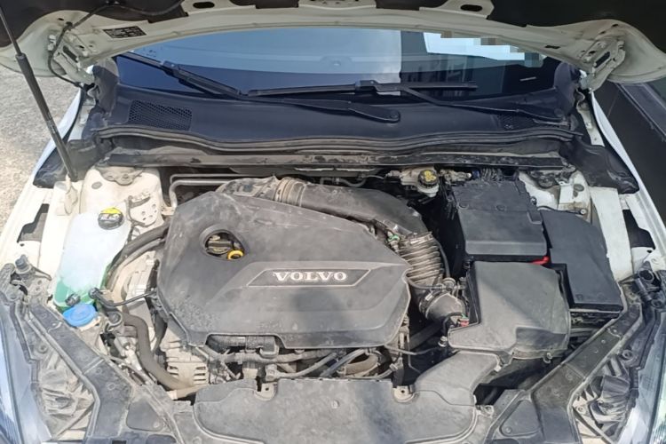 Used Volvo V40 2015 1.6T Zhiyi Edition Engine Bay
