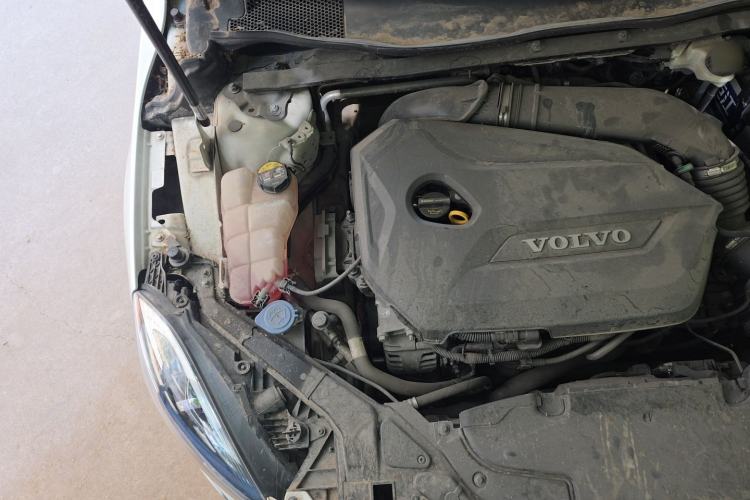 Used Volvo V40 2015 1.6T Zhiyi Edition Engine Bay Right