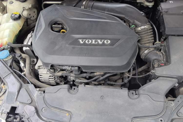 Used Volvo V40 2015 1.6T Zhiya Edition Engine Bay Right