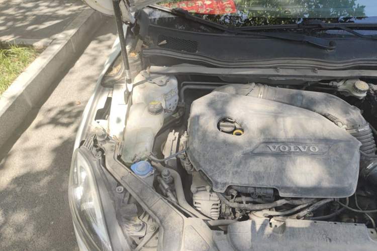 Used Volvo V40 2015 1.6T Zhiya Edition Engine Bay Right