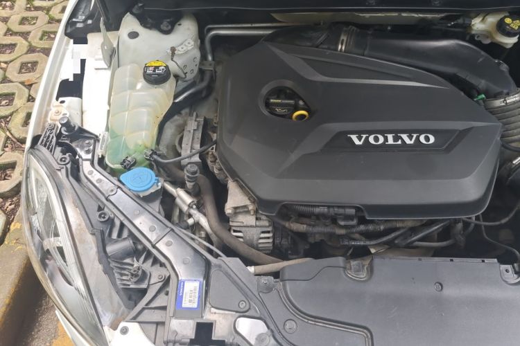 Used Volvo V40 2015 1.6T Zhiyi Edition Engine Bay Right
