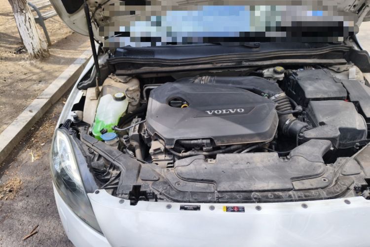 Used Volvo V40 2015 1.6T Zhiyi Edition Engine Bay Right