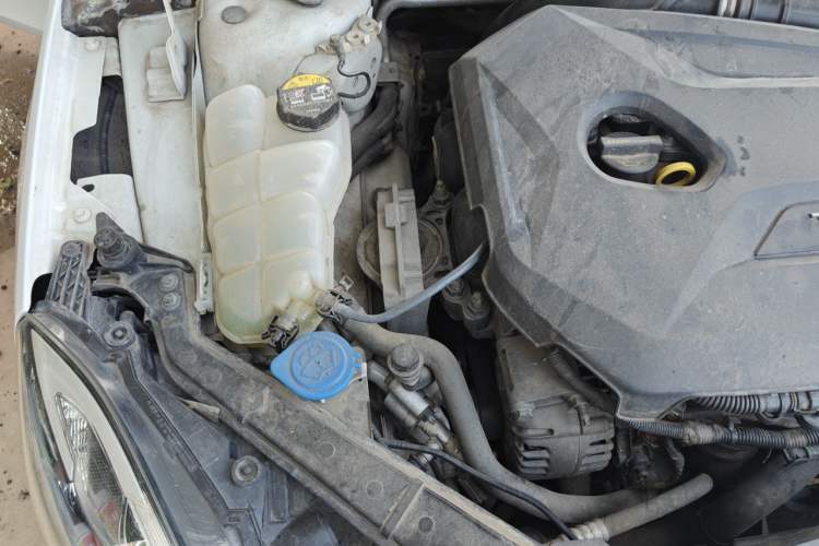 Used Volvo V40 2015 1.6T Zhiya Edition Engine Bay Right