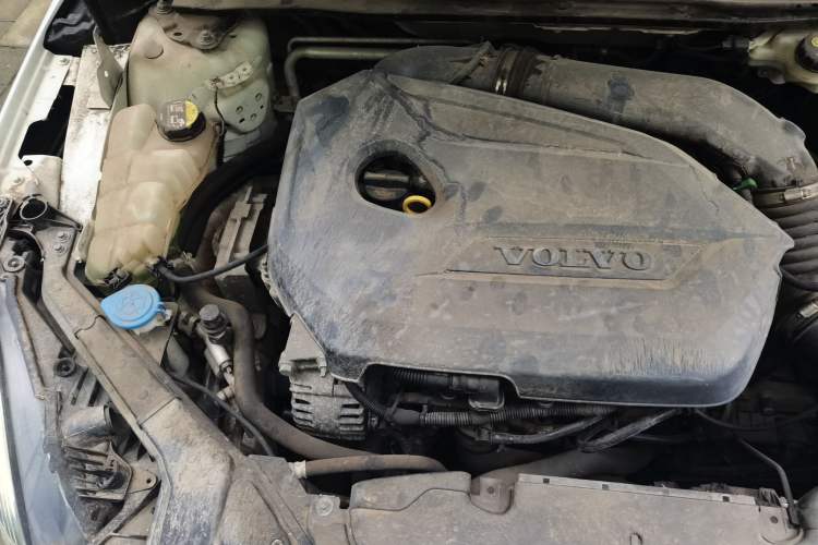 Used Volvo V40 2015 1.6T Zhiya Edition Engine Bay Right