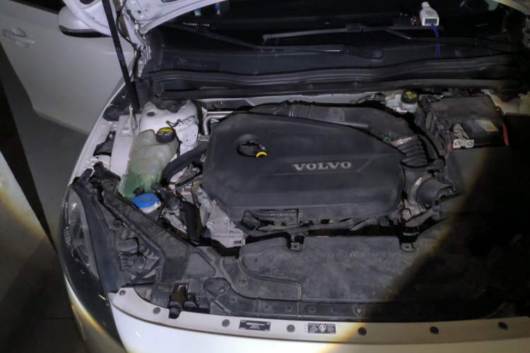 Used Volvo V40 2015 1.6T Zhiya Edition Engine Bay Right