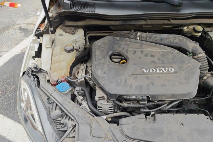 Used Volvo V40 2015 1.6T Zhiya Edition Engine Bay Right