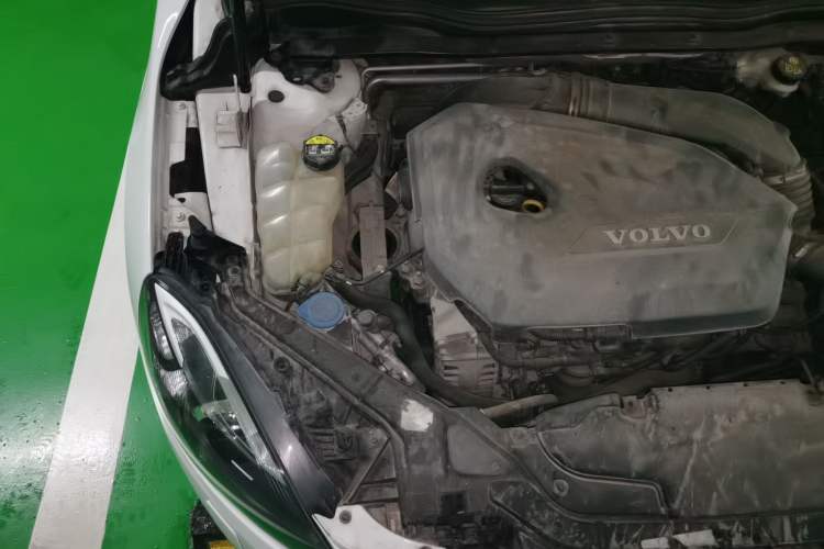 Used Volvo V40 2015 1.6T Zhiya Edition Engine Bay Right