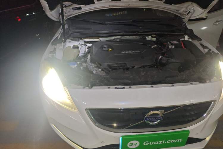 Used Volvo V40 2015 1.6T Zhiya Edition Engine Bay Right