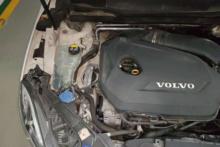 Used Volvo V40 2015 1.6T Zhiya Edition Engine Bay Right