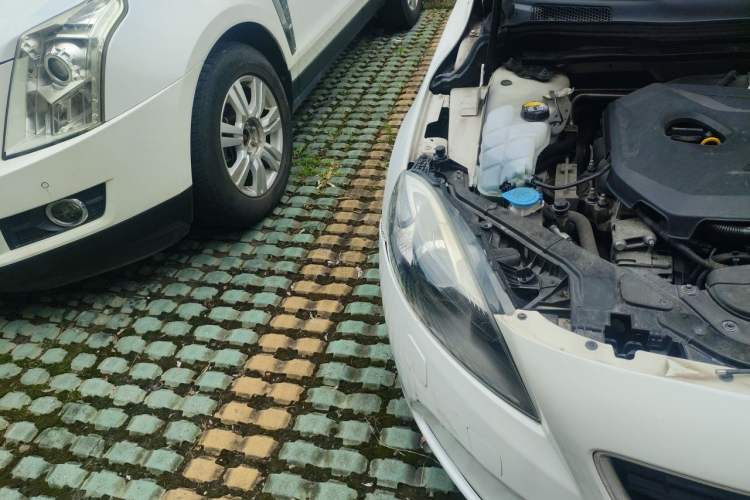 Used Volvo V40 2015 1.6T Zhiya Edition Engine Bay Right