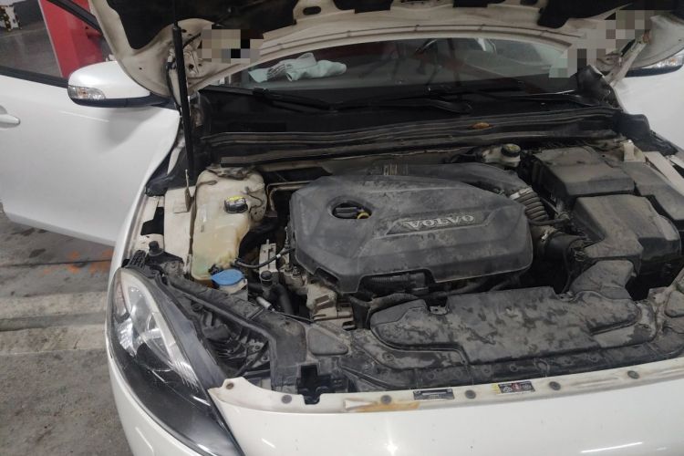 Used Volvo V40 2015 1.6T Zhiyi Edition Engine Bay Right
