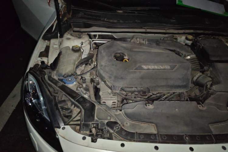 Used Volvo V40 2015 1.6T Zhiyi Edition Engine Bay Right