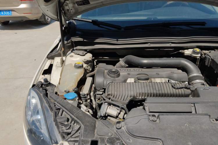 Used Volvo V40 2015 Cross Country T5 AWD Smart Luxury Edition Engine Bay Right