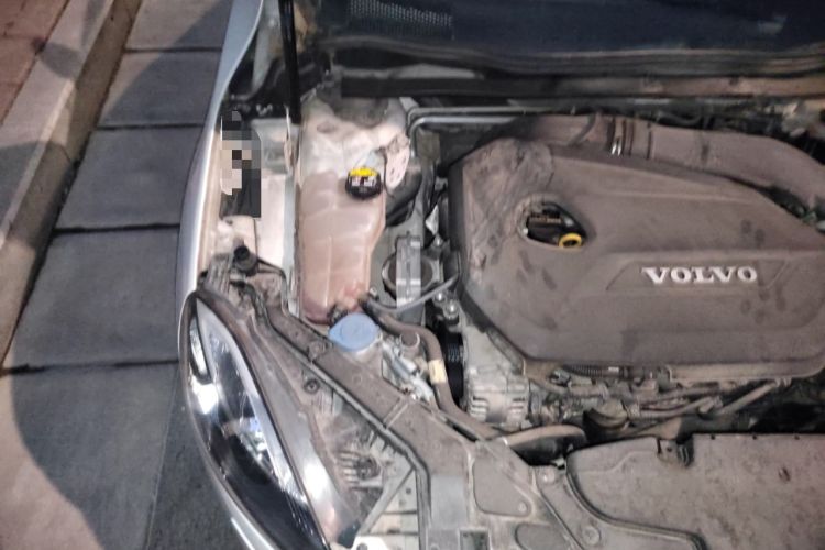 Used Volvo V40 2015 1.6T Zhiya Edition Engine Bay Right