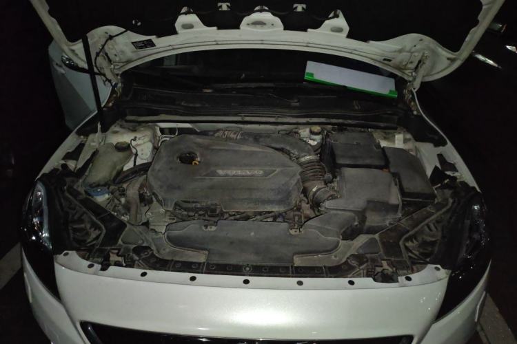Used Volvo V40 2015 1.6T Zhiyi Edition Engine Bay