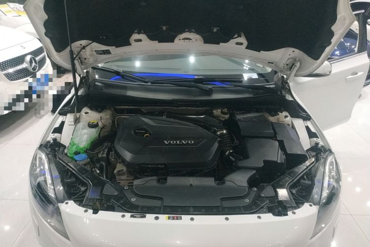 Used Volvo V40 2015 1.6T Zhiya Edition Engine Bay