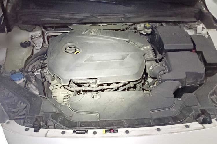 Used Volvo V40 2015 1.6T Zhiya Edition Engine Bay