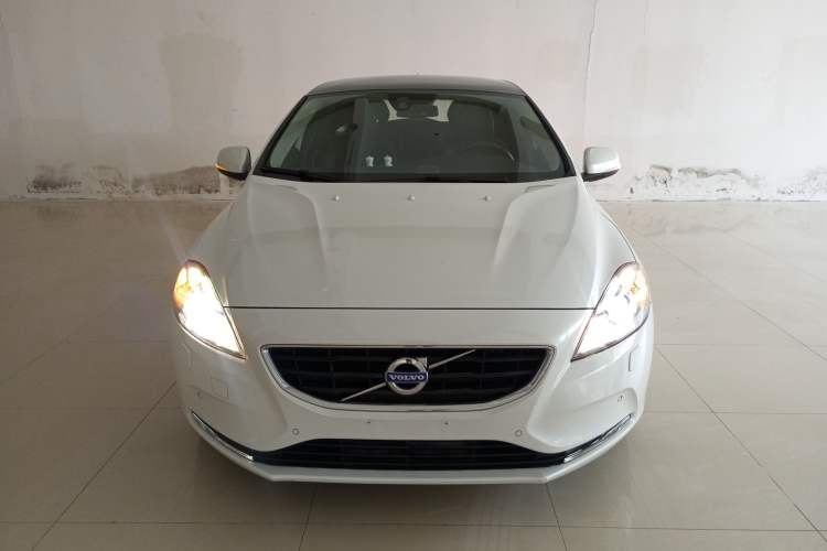 Used Volvo V40 2015 1.6T Zhiya Edition Exterior 1