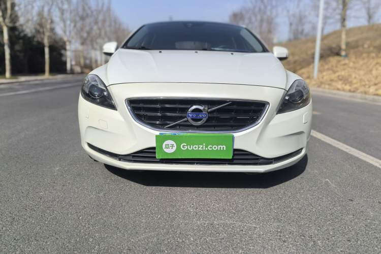 Used Volvo V40 2015 1.6T Zhiyi Edition Exterior 1