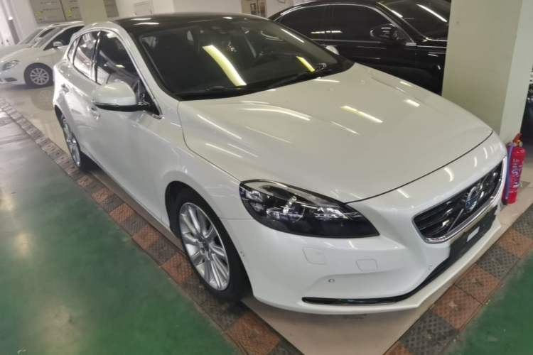 Used Volvo V40 2015 1.6T Zhiya Edition Exterior 1