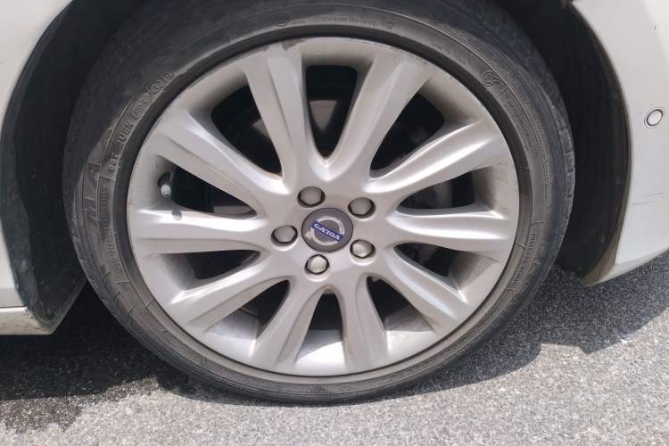 Used Volvo V40 2015 1.6T Zhiya Edition Exterior 1