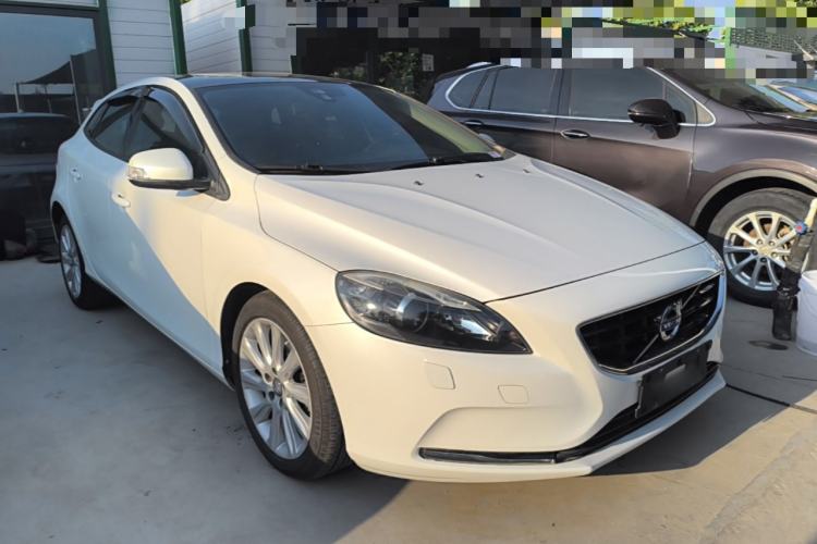 Used Volvo V40 2015 1.6T Zhiyi Edition Exterior 1