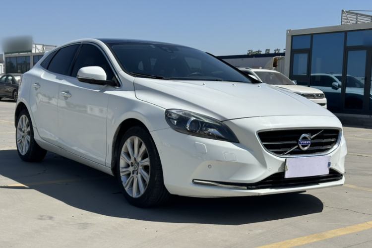 Used Volvo V40 2015 1.6T Zhiya Edition Exterior 10