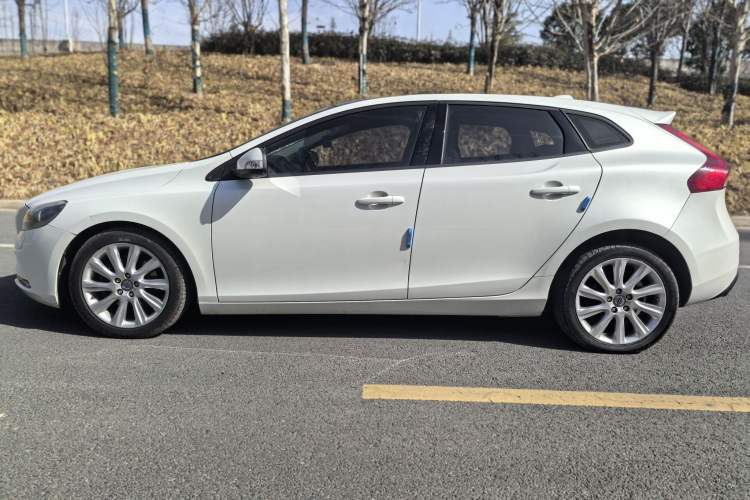 Used Volvo V40 2015 1.6T Zhiyi Edition Exterior 11