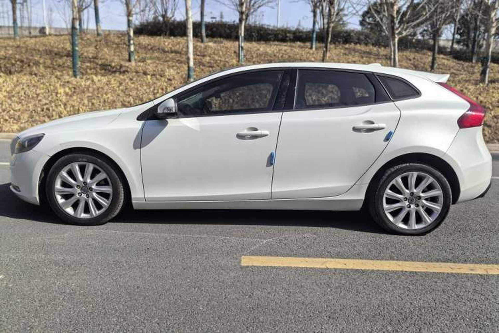 Used Volvo V40 2015 1.6T Zhiyi Edition Exterior 11