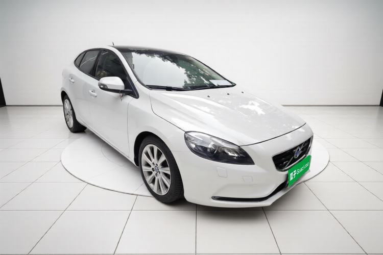 Used Volvo V40 2015 1.6T Zhiyi Edition Exterior 2