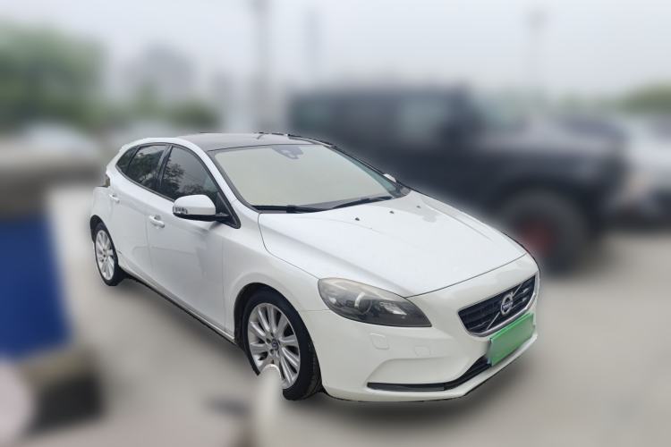 Used Volvo V40 2015 1.6T Zhiyi Edition Exterior 2