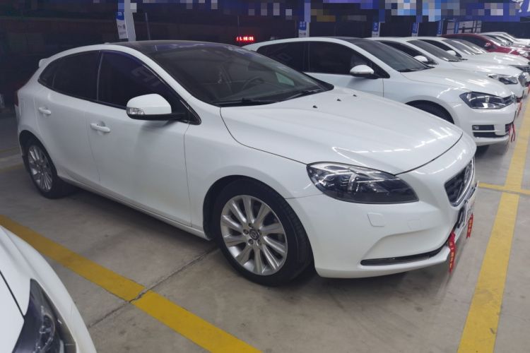 Used Volvo V40 2015 1.6T Zhiyi Edition Exterior 2