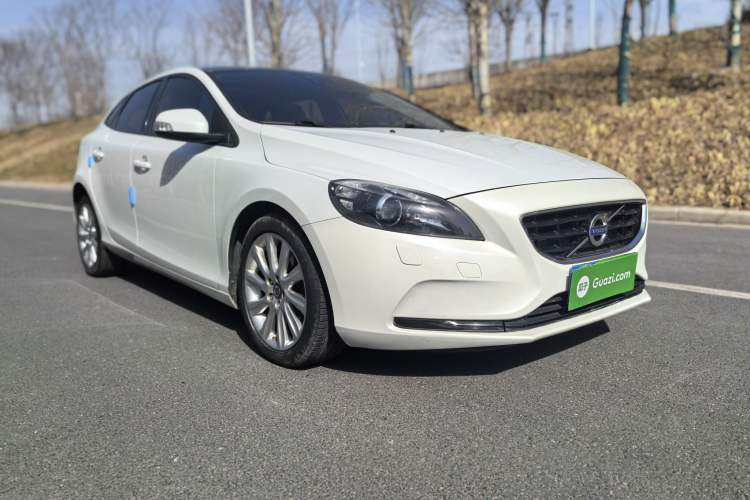 Used Volvo V40 2015 1.6T Zhiyi Edition Exterior 2