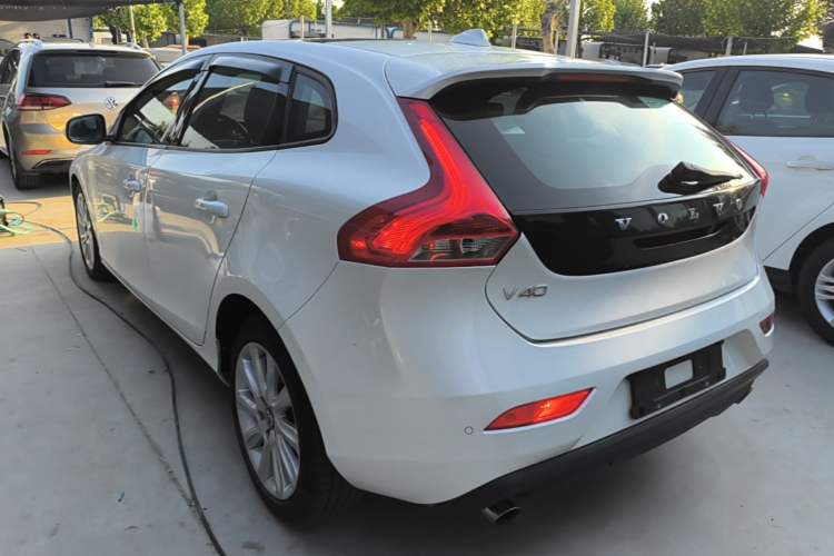 Used Volvo V40 2015 1.6T Zhiyi Edition Exterior 2
